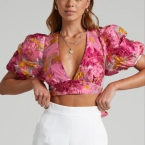 BRAILEY PUFF SLEEVE CROP TOP & BRAILEY FRILL HEM SHORTS